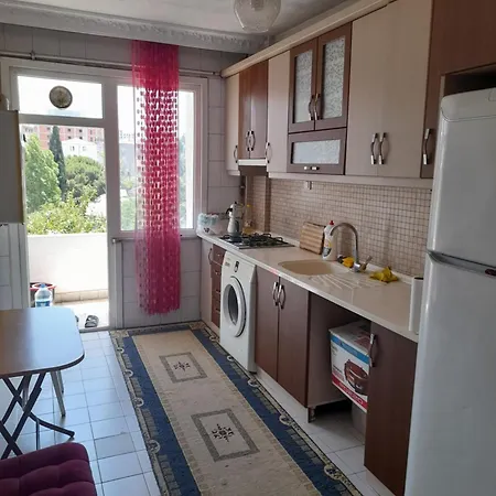 Room In Pendik, Lstanbul, Marmara Region - Sabiha Gokcen Airport And Metro Δωμάτια σε οικογενειακή κατοικία
